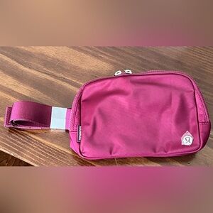 LululemonEverywhere Belt Bag Large 2L
Metal Hardware Magenta new with tags